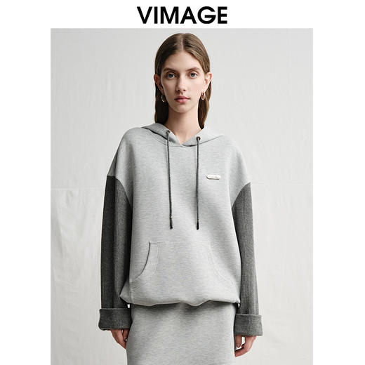 VIMAGE纬漫纪宽松休闲显瘦落肩拼接连帽灰色百搭卫衣春季新款V2313901 商品图5