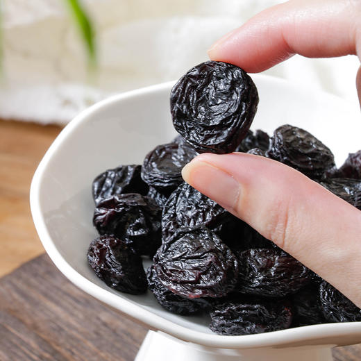 北纬纯净食品|38°新疆特产圆粒黑葡萄干黑加仑罐装干果零食玫瑰香提子干 商品图1