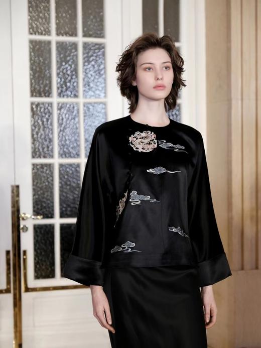 东方境X郭培| 团龙祥云真丝刺绣新中式外套-黑色 商品图0
