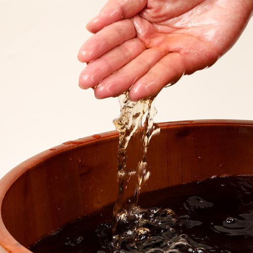 正安国货 清府足浴凝珠 十一味草本古方改良 浓缩精华入水即溶 顺通舒缓和气舒心 8g*56颗/盒 商品图3