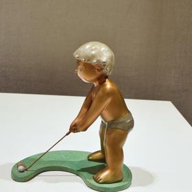 张慧《打高尔夫球》雕塑