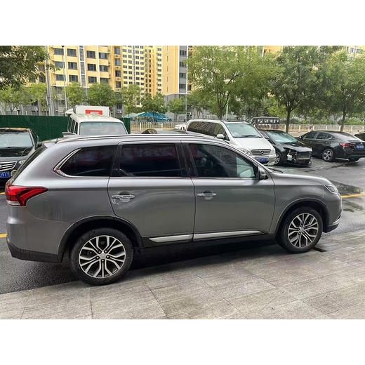 三菱 欧蓝德 2.4L四驱精英版5座【长租-北京】 商品图3