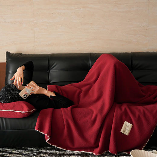 【换季出清】自然醒托斯卡纳仿生羊毛绒毯子大红色喜庆酒红色高级感卧室沙发午睡盖毯休闲纯色MT 商品图6