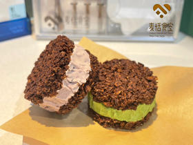 燕麦脆墩墩 
2个口味，蓝莓奶酪夹心，抹茶奶酪夹心