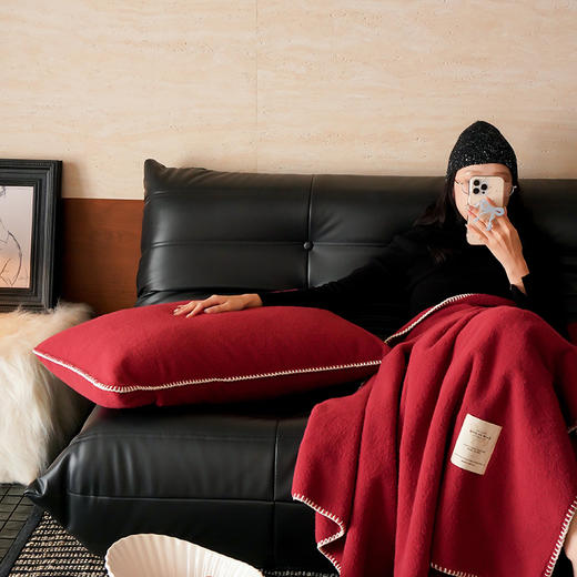 【换季出清】自然醒托斯卡纳仿生羊毛绒毯子大红色喜庆酒红色高级感卧室沙发午睡盖毯休闲纯色MT 商品图10