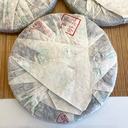 百茶堂铁一2004年百茶堂铁饼一代普洱老生茶 现货 干仓真品支持鉴定 单片标价 商品图5