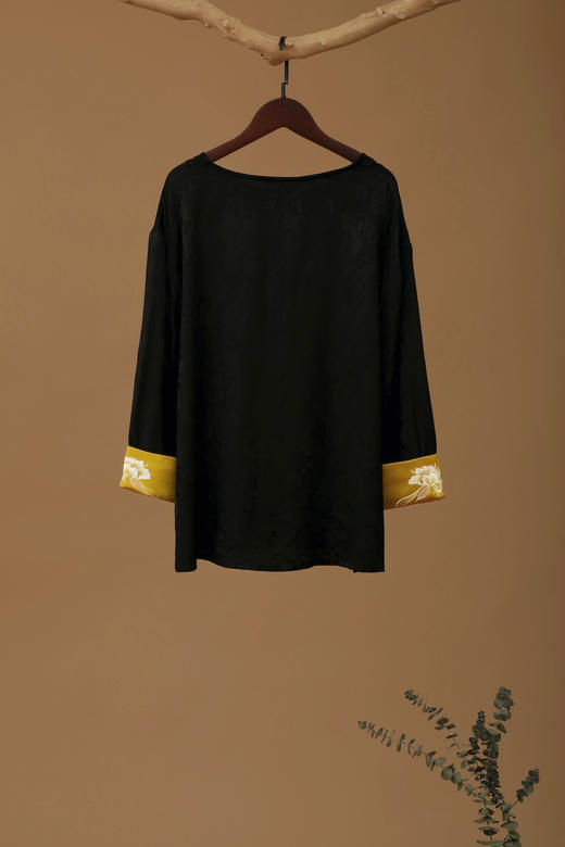 花开富贵花罗圆领长衫 商品图2