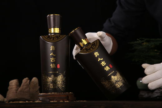 云南彝人古镇清香白酒 黑瓶V8 500ml/瓶【KM】 商品图1