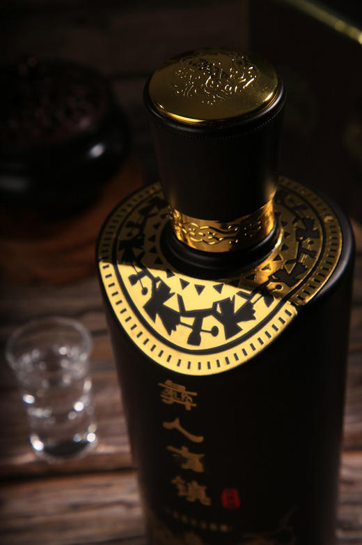 云南彝人古镇清香白酒 黑瓶V8 500ml/瓶【KM】 商品图3