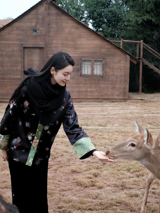 盛唐牡丹| 繁花似锦织锦缎圆领外套[特价品]（需用平熨斗熨烫） 商品图2