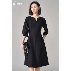 「夜宴赫本」小黑裙！多片立裁A字摆藏腰胯赘肉 高级又有骨感 约会/晚宴/上班穿得体又有气场 米思阳2026春季新款赫本风简约多片立裁气质小黑裙小V领五分袖连衣裙女5157