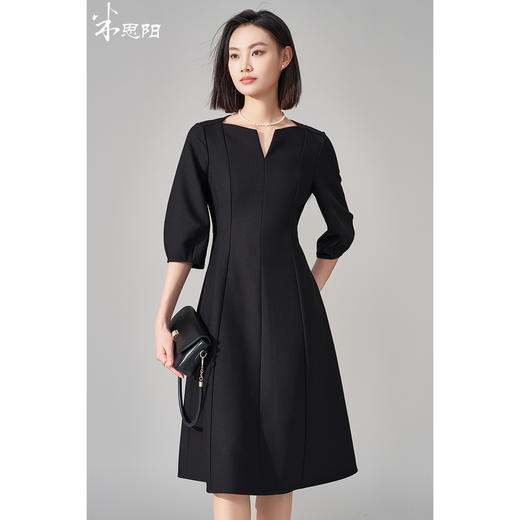 「夜宴赫本」小黑裙！多片立裁A字摆藏腰胯赘肉 高级又有骨感 约会/晚宴/上班穿得体又有气场 米思阳2026春季新款赫本风简约多片立裁气质小黑裙小V领五分袖连衣裙女5157 商品图0