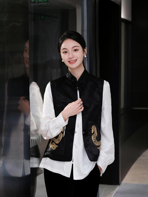 盛唐牡丹| 蛇年限量版蟠虺手绣马甲 商品图2