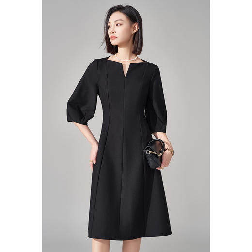 「夜宴赫本」小黑裙！多片立裁A字摆藏腰胯赘肉 高级又有骨感 约会/晚宴/上班穿得体又有气场 米思阳2026春季新款赫本风简约多片立裁气质小黑裙小V领五分袖连衣裙女5157 商品图2