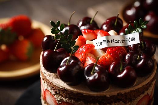 巧克力莓莓车厘子蛋糕 商品图1