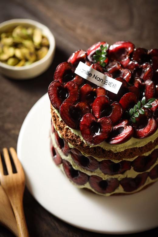 黑钻车厘子开心果蛋糕 商品图0