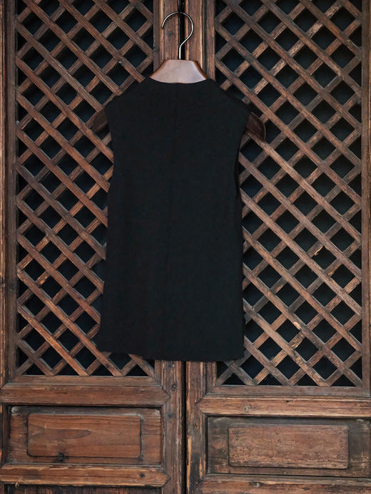 盛唐婧| 精纺羊毛气质半高领针织背心-黑色 商品图3