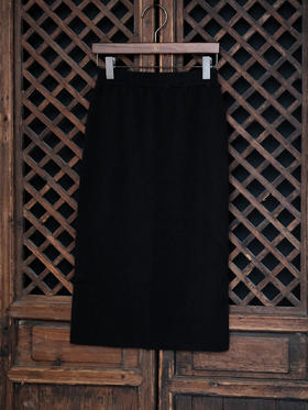 盛唐婧| 精纺羊毛四平加弹针织包臀裙-黑色