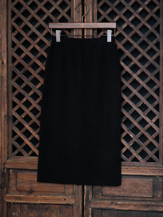 盛唐婧| 精纺羊毛四平加弹针织包臀裙-黑色 商品图0