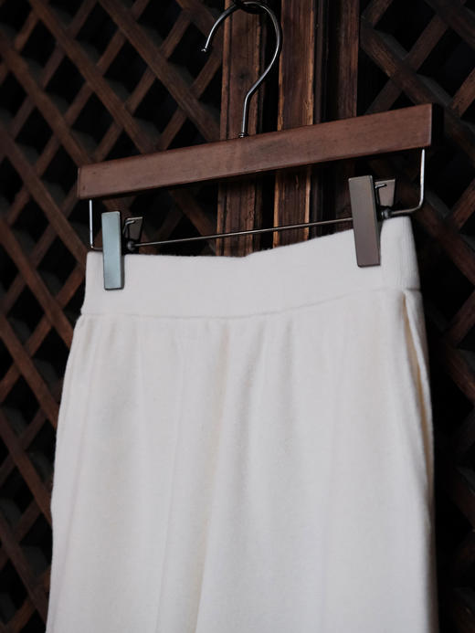 盛唐婧| 强缩羊毛针织裤-白色 商品图1