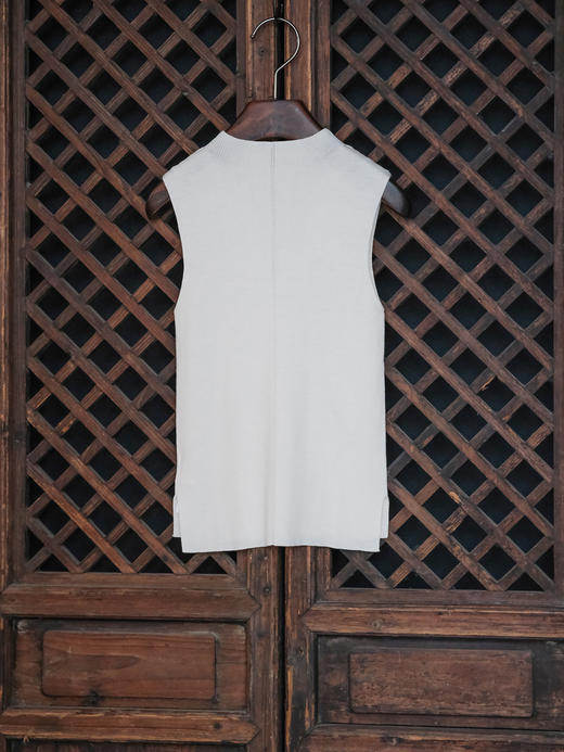 盛唐婧| 精纺羊毛气质半高领针织背心-白色 商品图3