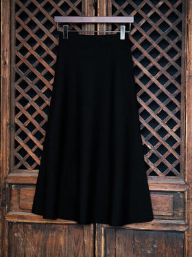 盛唐婧| 精纺羊毛四平针织半身裙-黑色