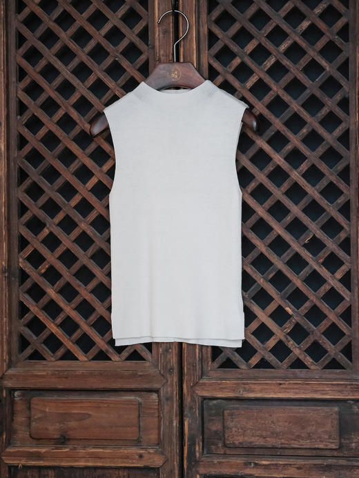 盛唐婧| 精纺羊毛气质半高领针织背心-白色 商品图0