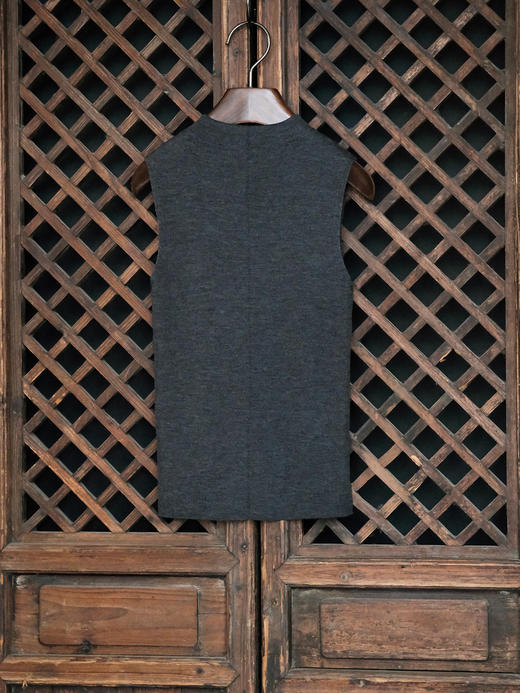 盛唐婧| 精纺羊毛气质半高领针织背心-深麻灰 商品图3