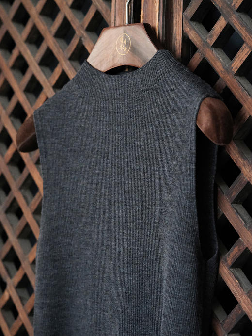 盛唐婧| 精纺羊毛气质半高领针织背心-深麻灰 商品图1