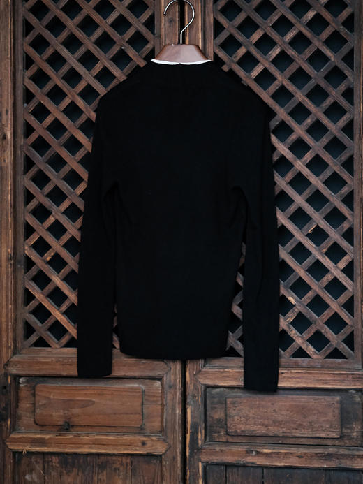 盛唐婧| 假两件双V领羊毛长袖套头衫-黑色 商品图6