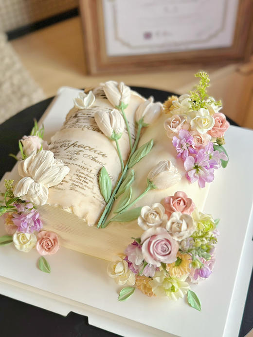 童话故事书，鲜花搭配韩式裱花，每朵鲜花都有自己的祝福，所以世界上没有完全一样的两朵花，请提前三天以上预定哦 商品图1
