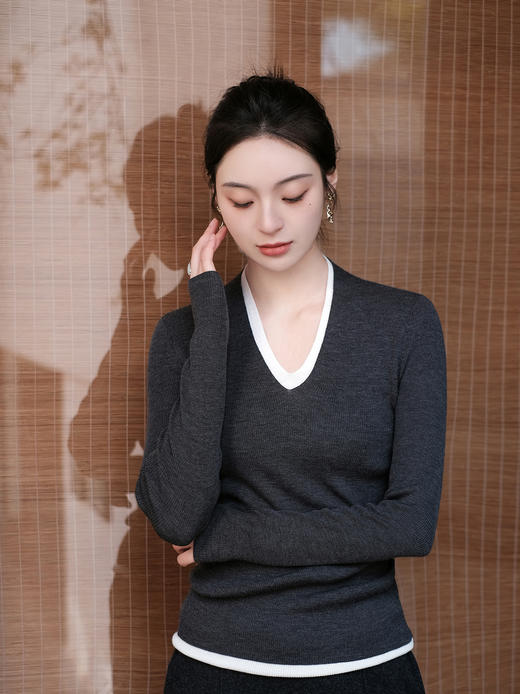 盛唐婧| 假两件双V领羊毛长袖套头衫-深麻灰 商品图0