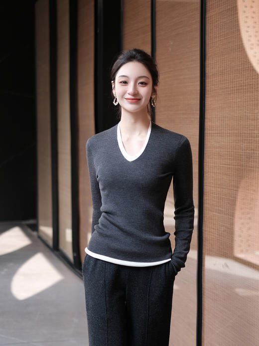 盛唐婧| 假两件双V领羊毛长袖套头衫-深麻灰 商品图2