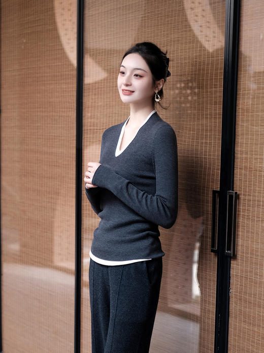 盛唐婧| 假两件双V领羊毛长袖套头衫-深麻灰 商品图6