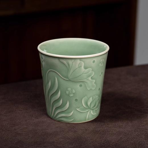 【样品特惠6折 ，无原包装仅1件，无货退款】本土斋青瓷可乐杯办公杯鱼藻纹手握捧杯家用梅子青刻绘大号个人杯青瓷鱼藻纹可乐杯200ML万花容天杯120ML【不支持补差，非质量问题不退不换】S 商品图4