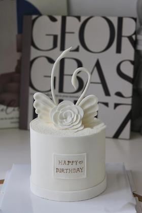 山茶花白天鹅蛋糕