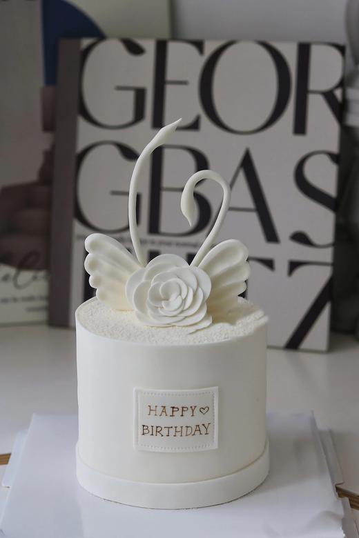 山茶花白天鹅蛋糕 商品图0