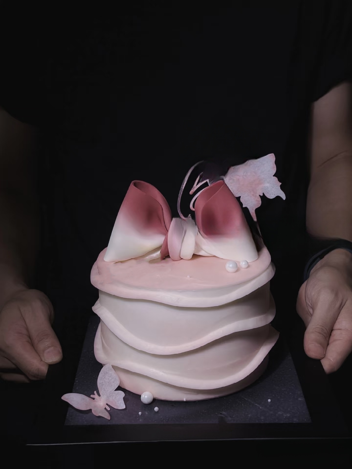 粉色渐变蝴蝶结蛋糕