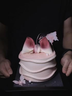 粉色渐变蝴蝶结蛋糕