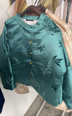 瑕疵|盛唐牡丹| 瀑布蓝竹叶纹漳缎外套[特价品](特殊商品不退不换)