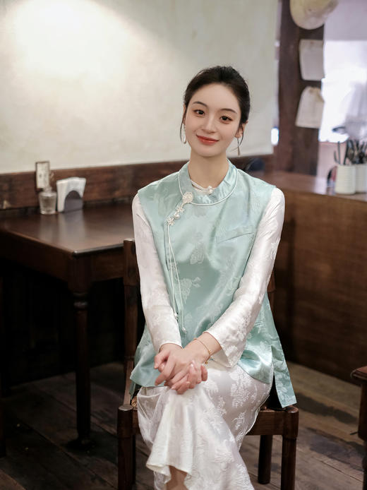 盛唐牡丹| 艾绿冠乐绉蝶恋花马甲 商品图0