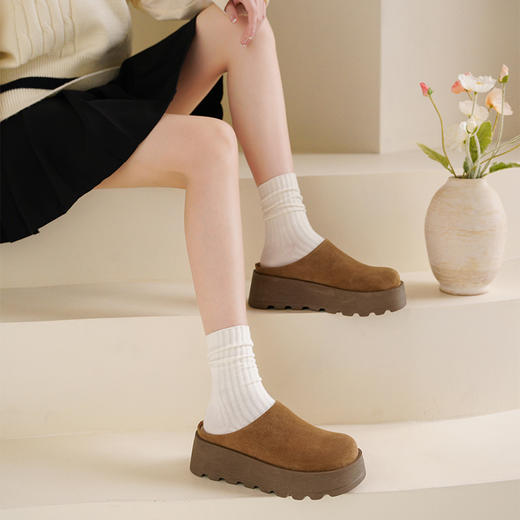 Safiya/索菲娅2025春磨砂包头厚底增高休闲一脚蹬拖鞋 SFD1110275 商品图2