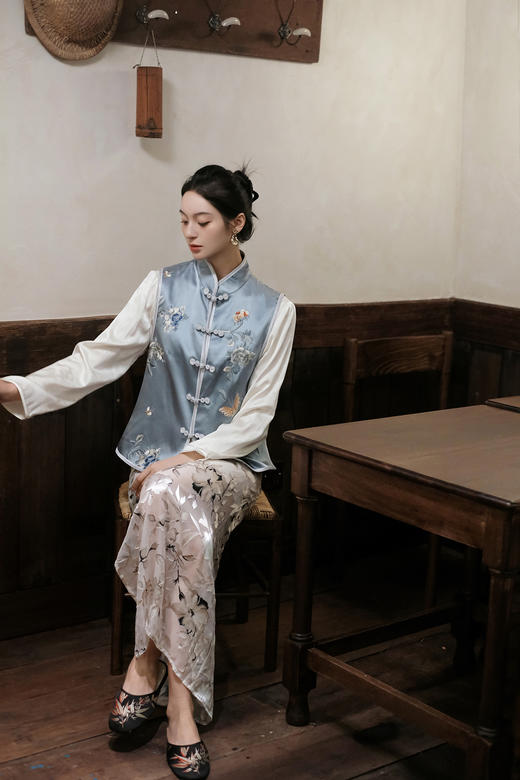 盛唐牡丹|手推绣立领盘扣对襟马甲 商品图4