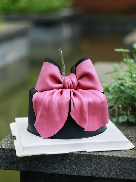 撞色蝴蝶结（建议刮掉黑色奶油部分再食用） 商品图1