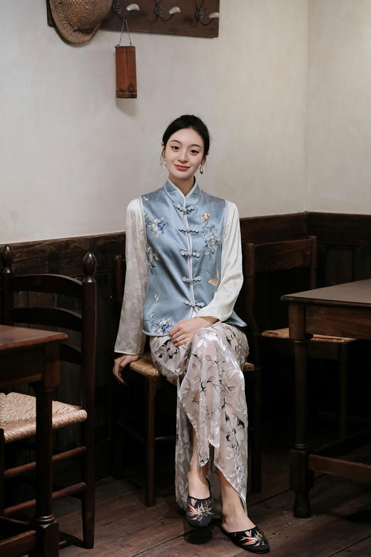 盛唐牡丹|手推绣立领盘扣对襟马甲 商品图3