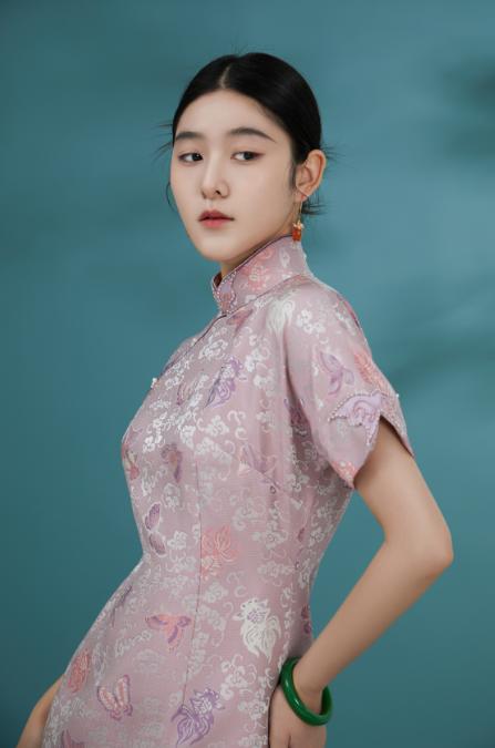 荷言HEYEN 徽柔 金鱼蝴蝶云纹真丝混纺手工旗袍 蝴蝶素缎贴布绣高级定制 商品图4