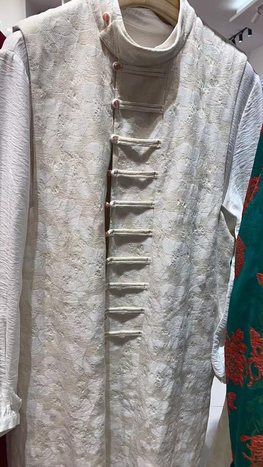 【抖音专属】新中式长款马甲（24804119-骨缥） 商品图1