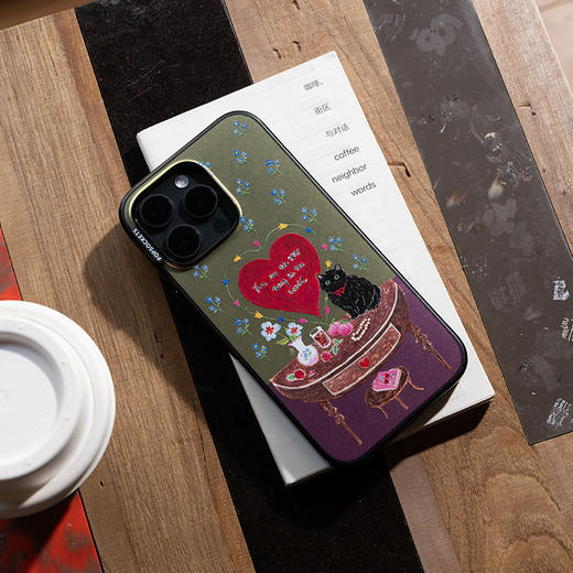 【毛绒故事·手机壳】黑猫梳妆台 POPCASE手机壳 MagSafe Popcase磁吸款 撞色 小猫 爱心 iPhone 16/15/14/13 商品图2