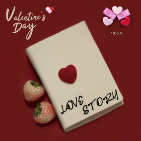 2025情人节新品「LoveStory Book」白草莓味蛋糕｜我俩的《爱情故事书》，甜而不腻，随单含爱心夹小礼物1份（随机派发）！ （当日达）