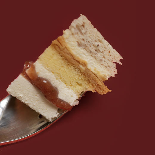 2025情人节新品「LoveStory Book」白草莓味蛋糕｜我俩的《爱情故事书》，甜而不腻，随单含爱心夹小礼物1份（随机派发）！ 商品图5